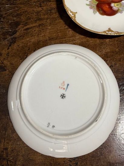 Suite of six porcelain dessert plates with...