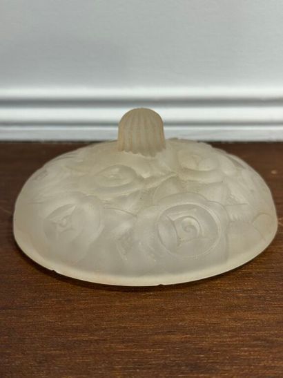 * Bonbonnière ou boîte en verre moulé-soufflé...