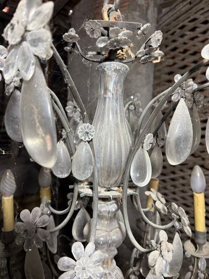 Important lustre à douze bras de lumière...