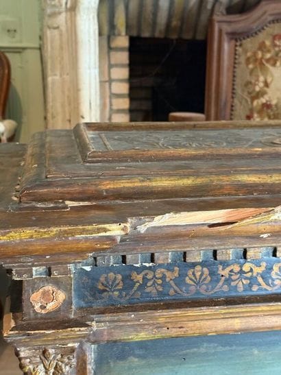 Cassone wedding chest in molded wood, carved...