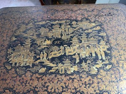 CHINA, Canton, 19th century. 
Sewing table...