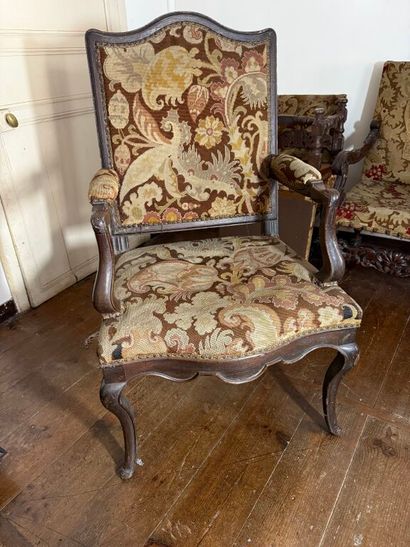 Important fauteuil à la reine en bois naturel...