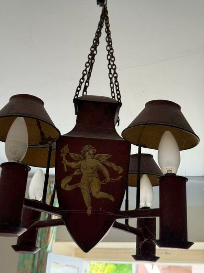 Suspension en tôle relaquée rouge et rehaussée...