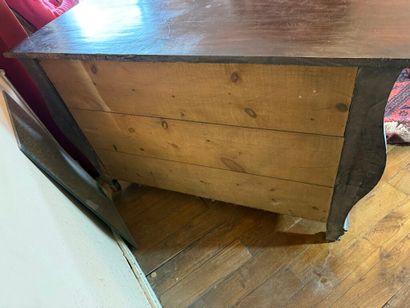 Grave chest in walnut and walnut veneer opening...