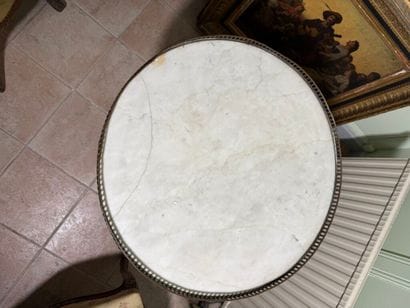 Veneered bouillotte table opening with two...