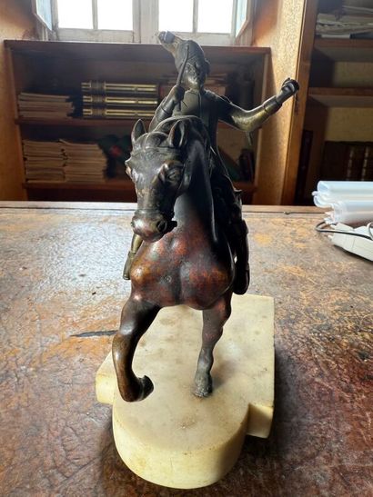 Musicien à cheval. 
Sculpture en bronze sur...