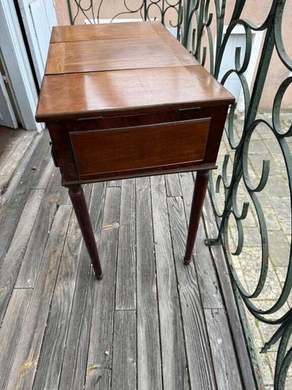 Small dressing table in veneered wood, the...
