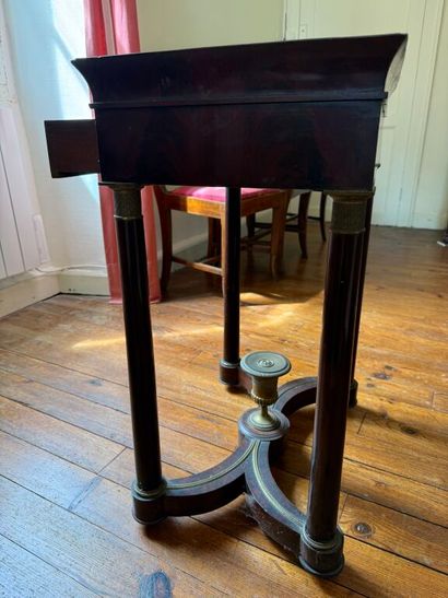 Petite table cabaret formant console sur...