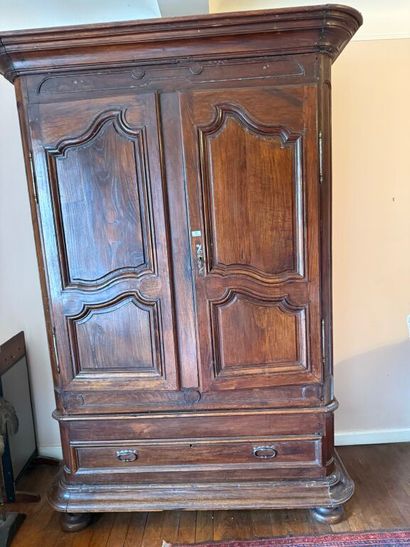Large regional waxed and molded oak cabinet...