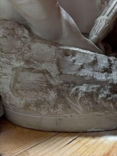 L'Amour songeur. 
Sculpted group in white...
