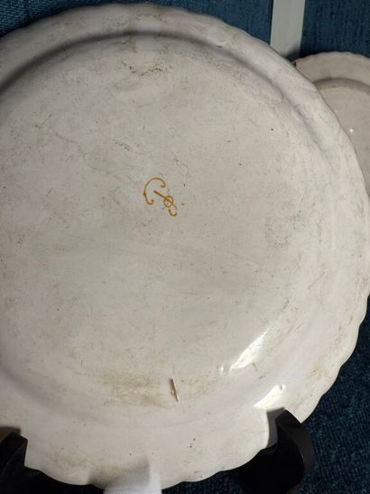 * Ceramic set including: 
- Auvillar. Oval...