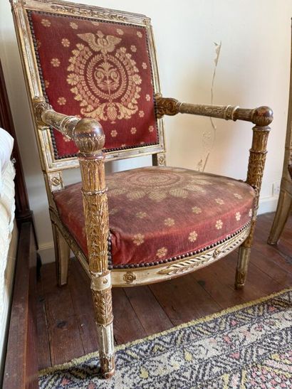 Paire de fauteuils à dossier plat en bois...
