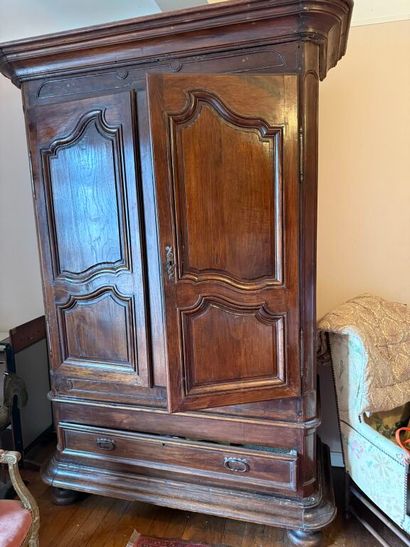 Large regional waxed and molded oak cabinet...