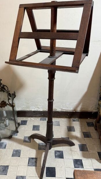 Double lectern in natural wood, pivoting...