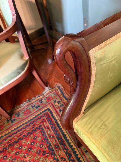 Living room set comprising: 
a suite of four...