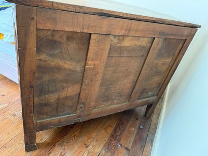 Commode à hauteur d'appui en bois naturel...