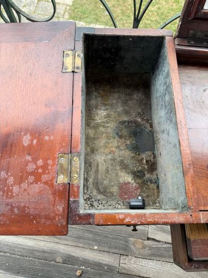 Small dressing table in veneered wood, the...