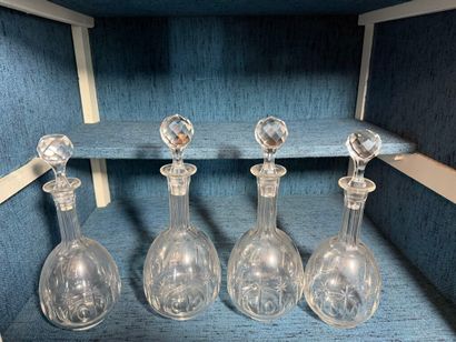 * Service à verres à cristal taillé à décor...
