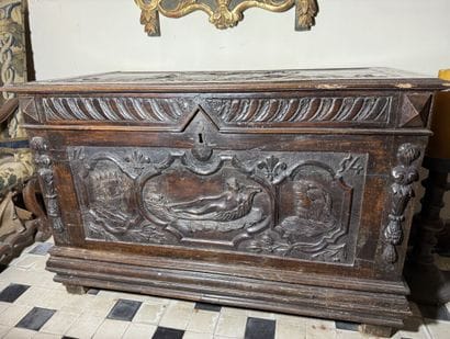 Large chest in natural wood, carved with...