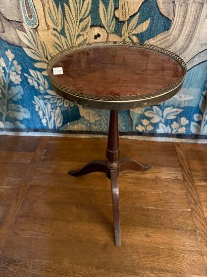 Set of two pedestal tables: 
- one in mahogany...
