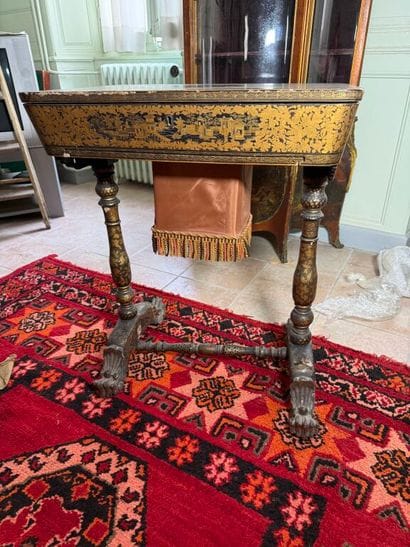 CHINA, Canton, 19th century. 
Sewing table...