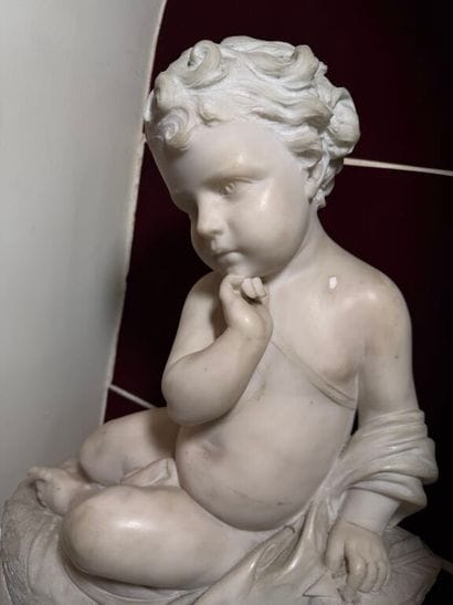 L'Amour songeur. 
Sculpted group in white...