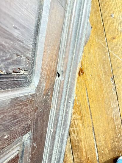 Petite armoire régionale en bois naturel...