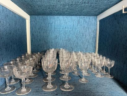 * Service à verres à cristal taillé à décor...