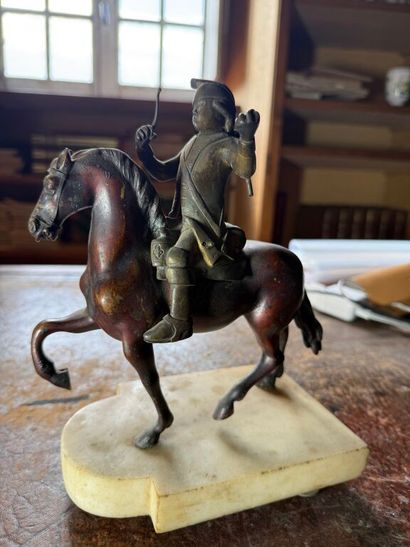 Musicien à cheval. 
Sculpture en bronze sur...