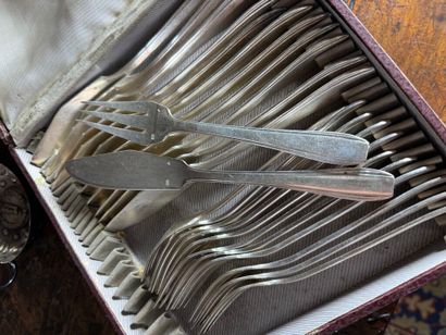 Silver-plated metal set including: 
- tower-shaped...