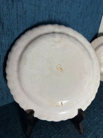 * Ceramic set including: 
- Auvillar. Oval...