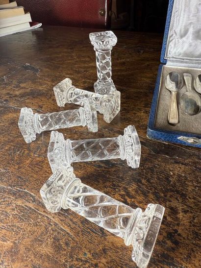 Set in 925 silver ‰ including: 
- Tea pass....