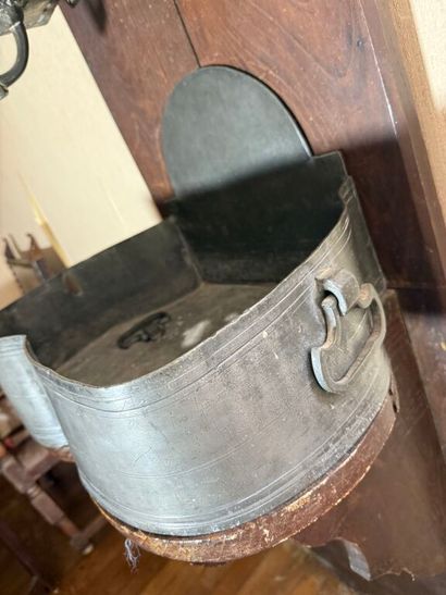Pewter fountain. 
212 x 47 x 40 cm.
(The...