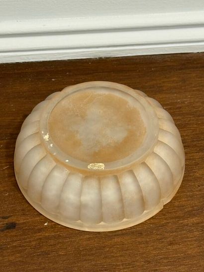 * Bonbonnière ou boîte en verre moulé-soufflé...