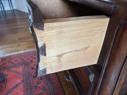 Grave chest in walnut and walnut veneer opening...