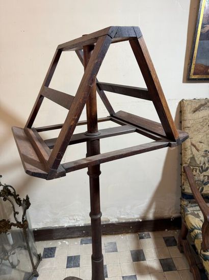 Double lectern in natural wood, pivoting...
