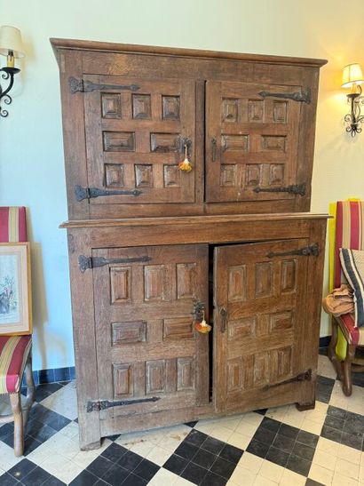 Buffet rustique régional à deux niveaux en...