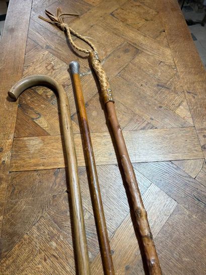 Set of three canes including: 
- Milord cane...
