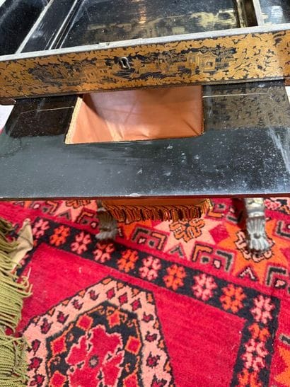 CHINA, Canton, 19th century. 
Sewing table...