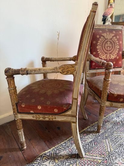 Paire de fauteuils à dossier plat en bois...