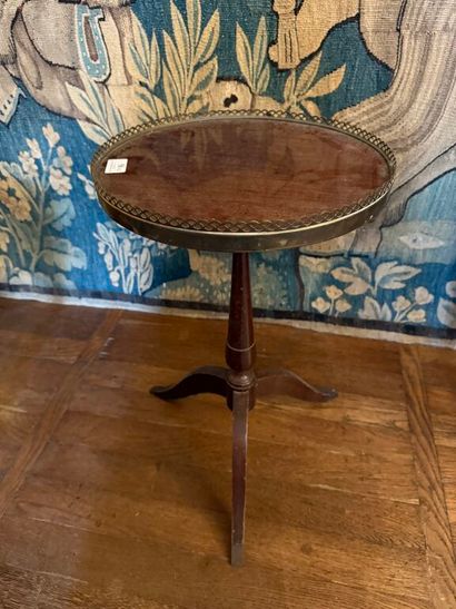 Set of two pedestal tables: 
- one in mahogany...