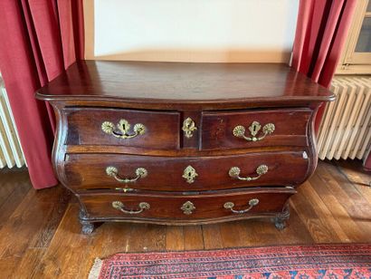 Grave chest in walnut and walnut veneer opening...