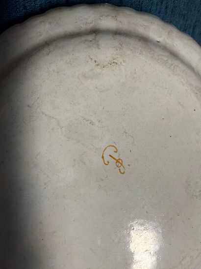 * Ceramic set including: 
- Auvillar. Oval...