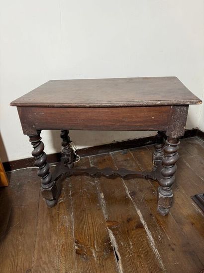 Petit bureau en bois naturel ouvrant par...