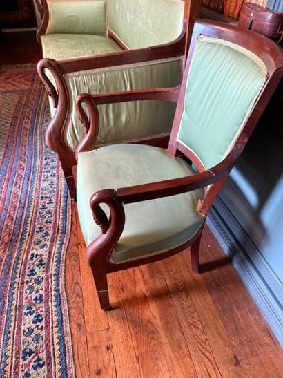 Living room set comprising: 
a suite of four...