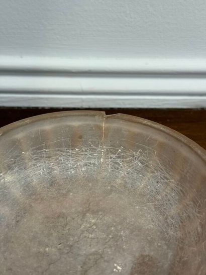* Bonbonnière ou boîte en verre moulé-soufflé...