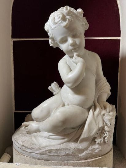 L'Amour songeur. 
Sculpted group in white...