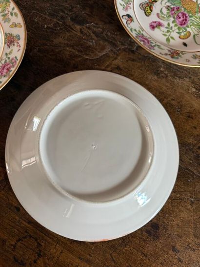 Suite of six porcelain dessert plates with...