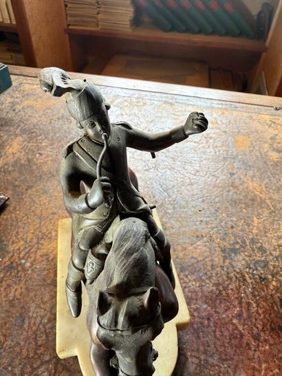 Musicien à cheval. 
Sculpture en bronze sur...