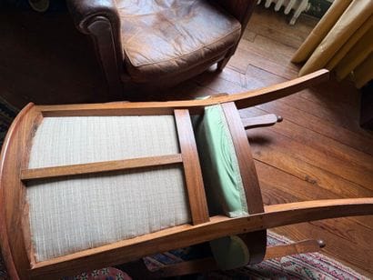 Living room set comprising: 
a suite of four...